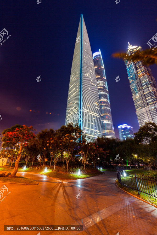 上海三足鼎立夜景