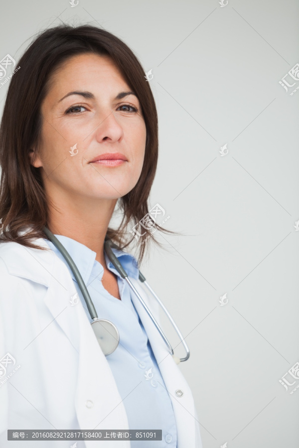 年轻的女医生