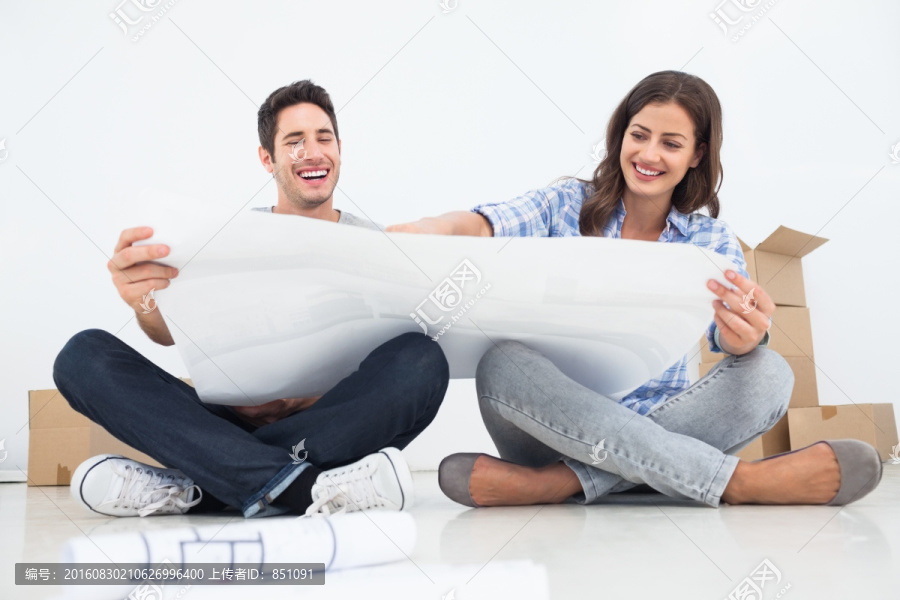 在看房子计划的夫妻