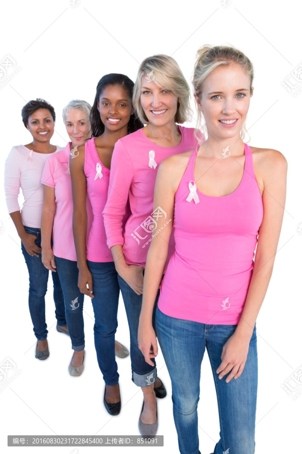 穿着粉色上衣的女团队