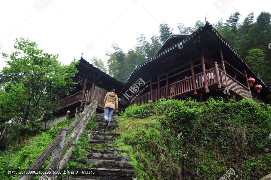 湖北恩施州土家族吊脚楼
