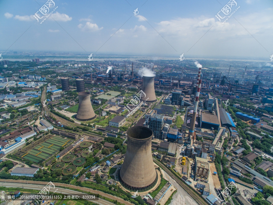 武汉钢铁厂的炼钢炉