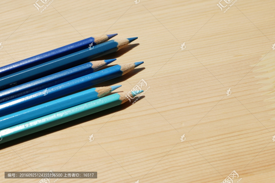 蓝色系,彩色铅笔