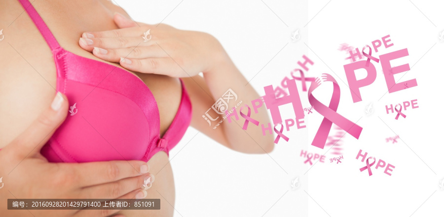 妇女进行自我乳房检查