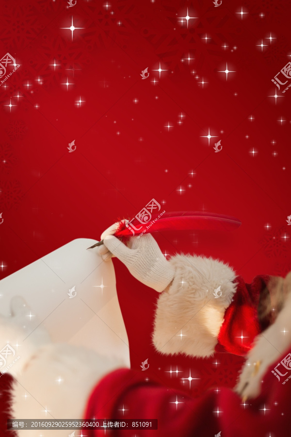 圣诞老人的手用鹅毛笔写列表