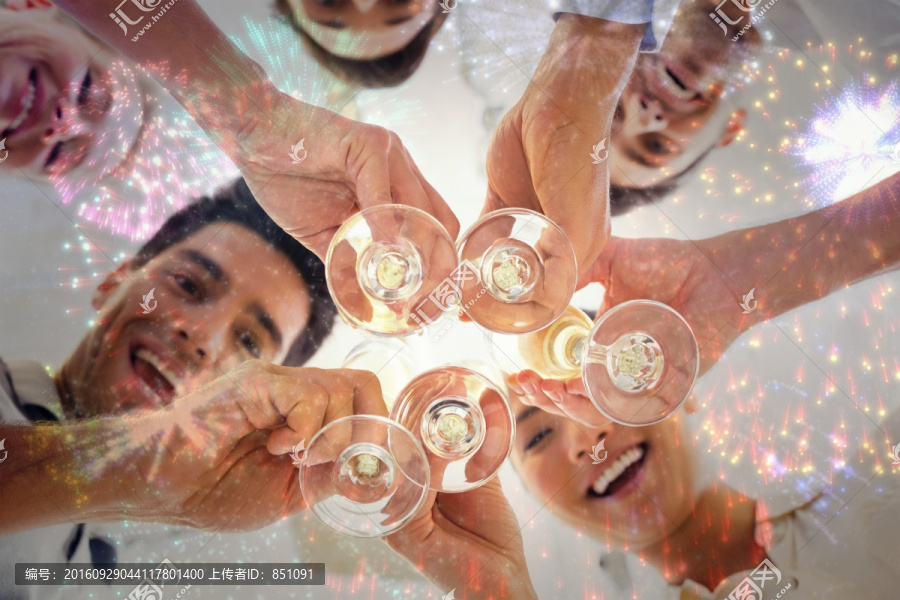 商务团队喝酒庆祝的复合形象