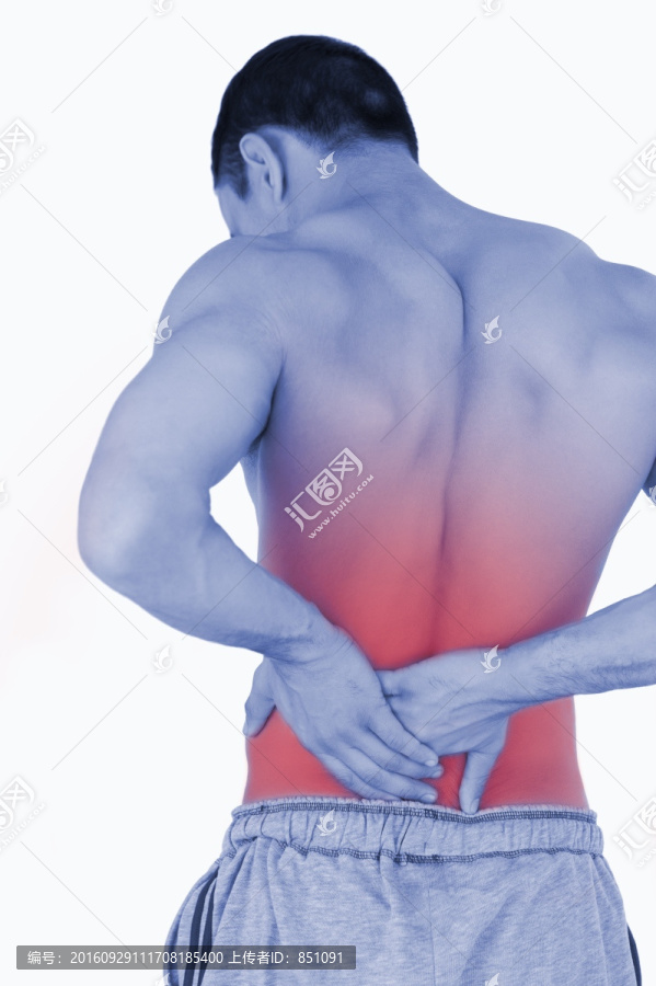 年轻男性患背部疼痛