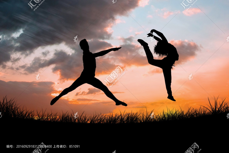 男芭蕾舞演员跳太阳