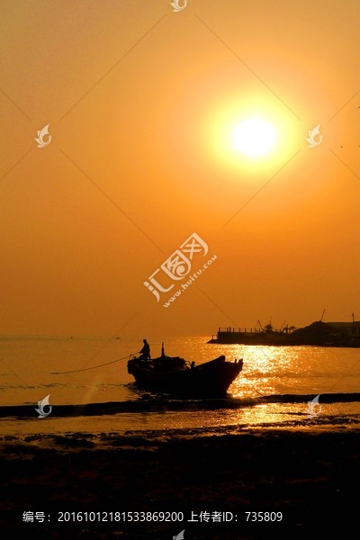 夕阳渔船