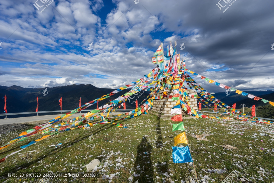 山顶的经幡