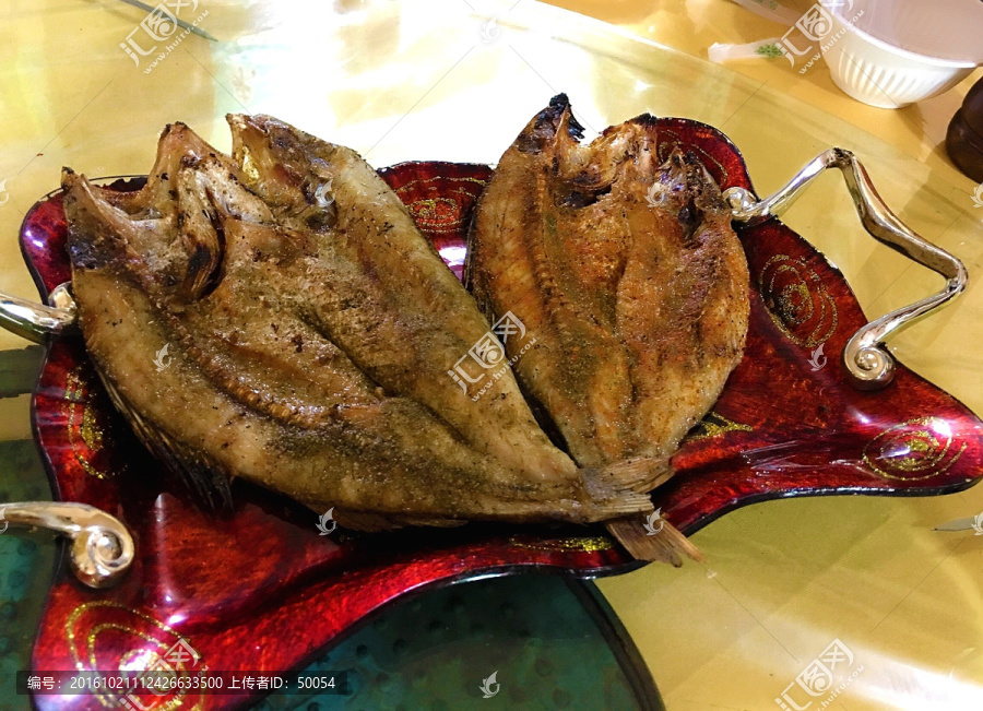 新疆传统美食,烤鱼