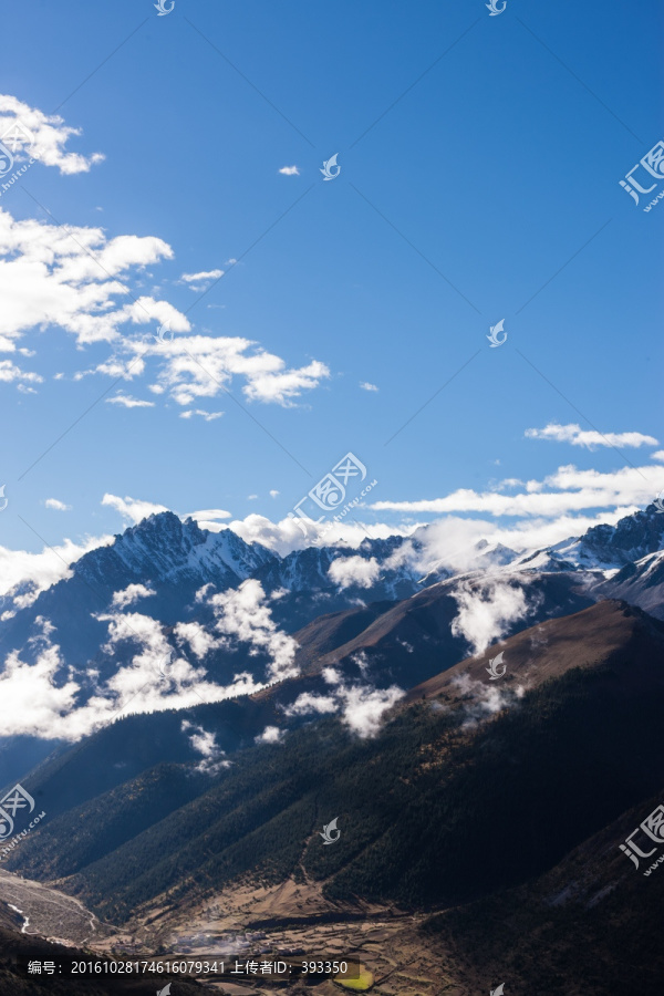 远眺德玛雪山,云海,竖片