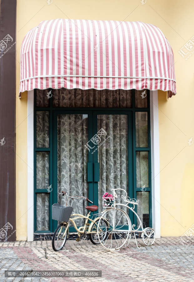 门前的自行车