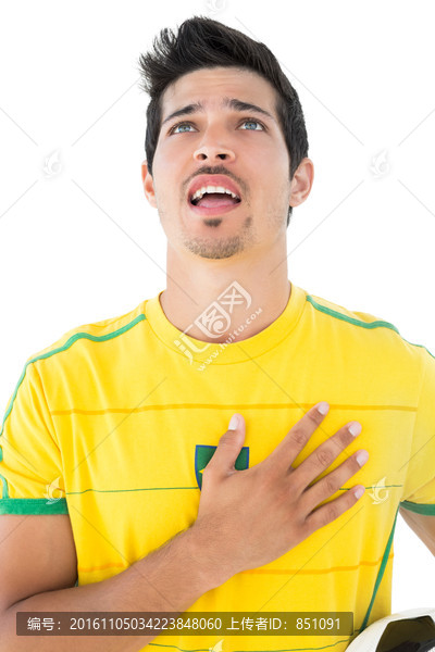 巴西足球运动员在听国歌