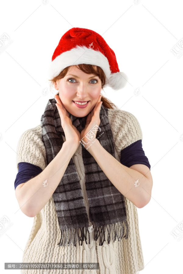 戴着圣诞帽的年轻女人