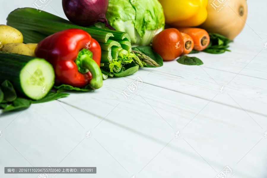 桌子上的蔬菜