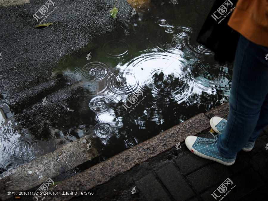雨天的路人