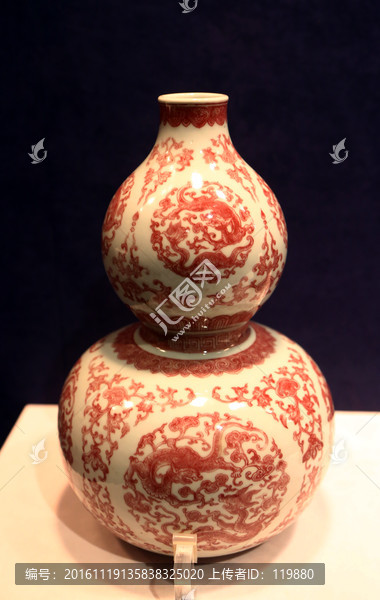 清代釉里红葫芦瓶