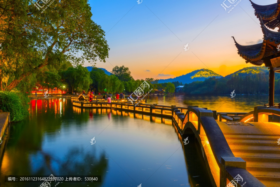 杭州西湖夜景风光