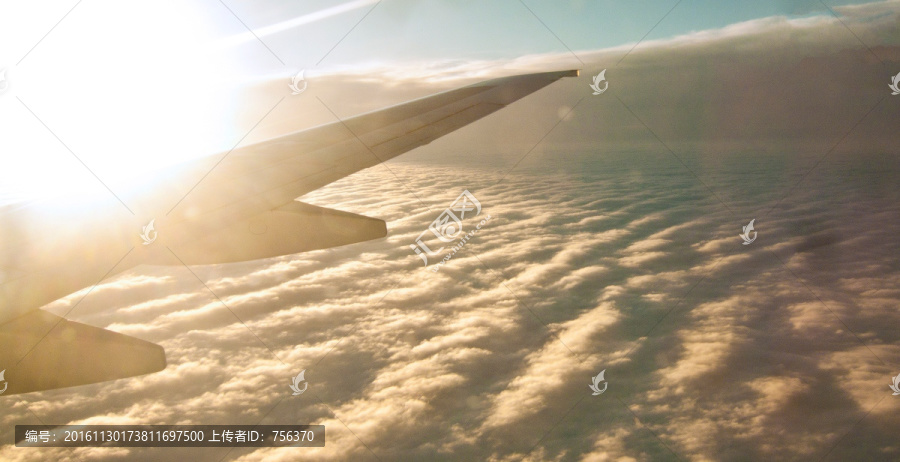 飞机云层