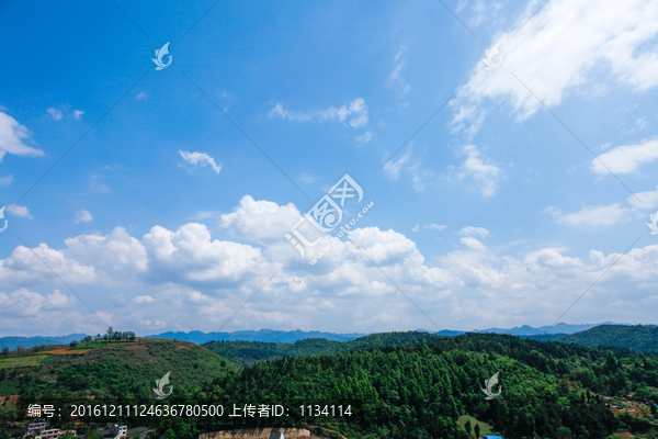 蓝天白云青山素材