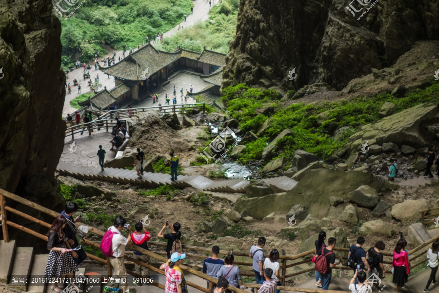 武隆天坑天龙天坑俯瞰