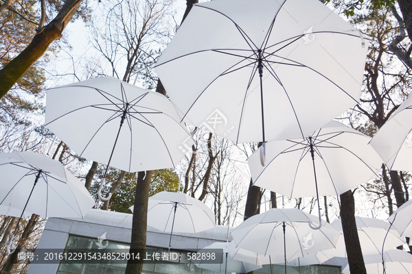 雨伞装饰背景图