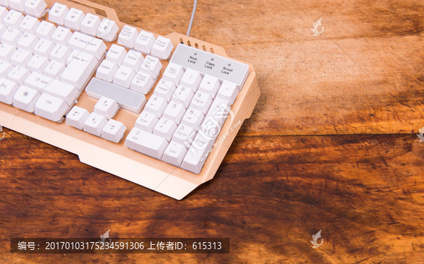 白色键盘,电脑周边,电子产品