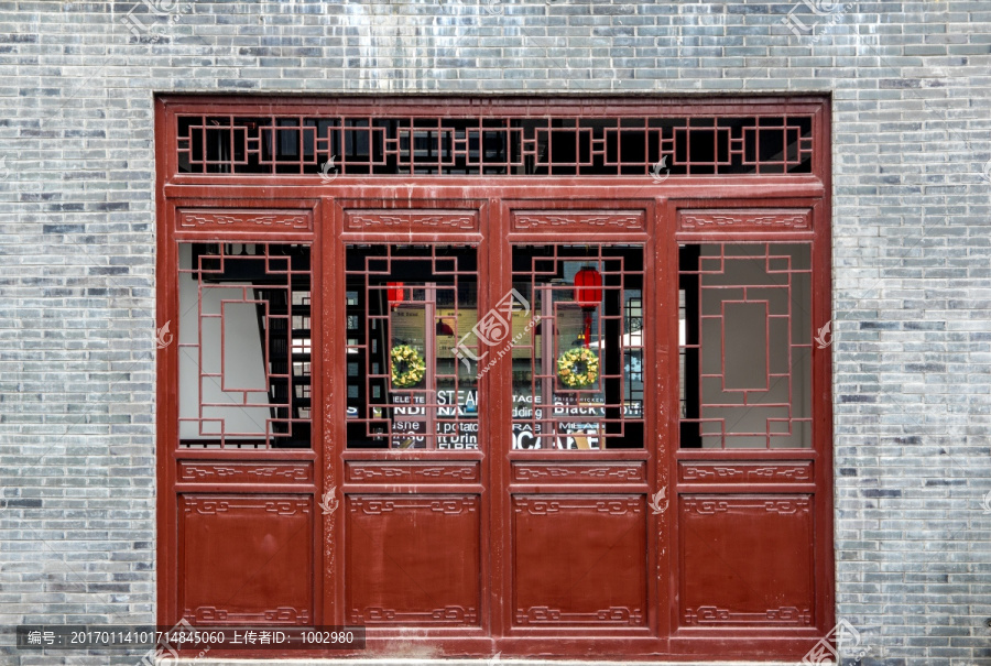 中式古建筑大门门窗
