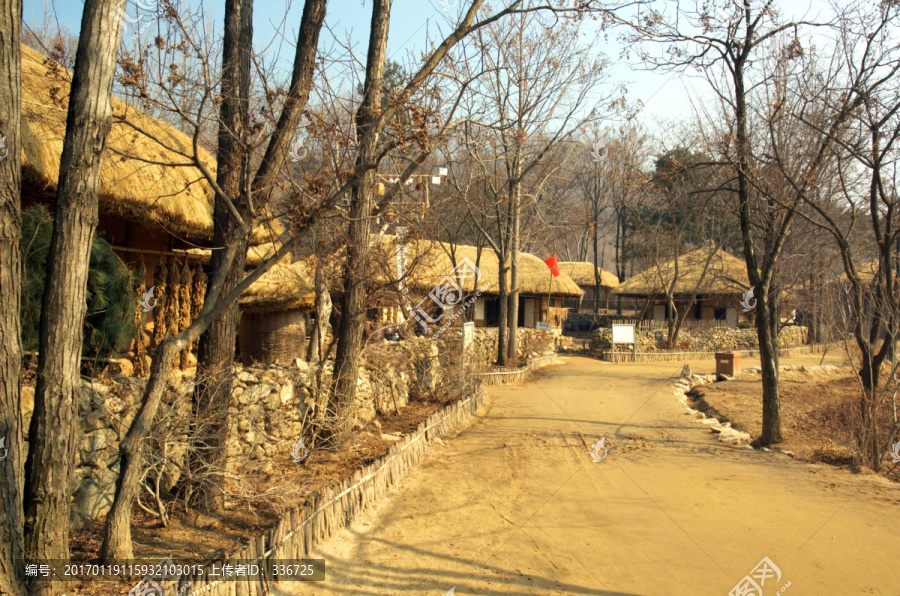 韩国民俗村,农户茅草房