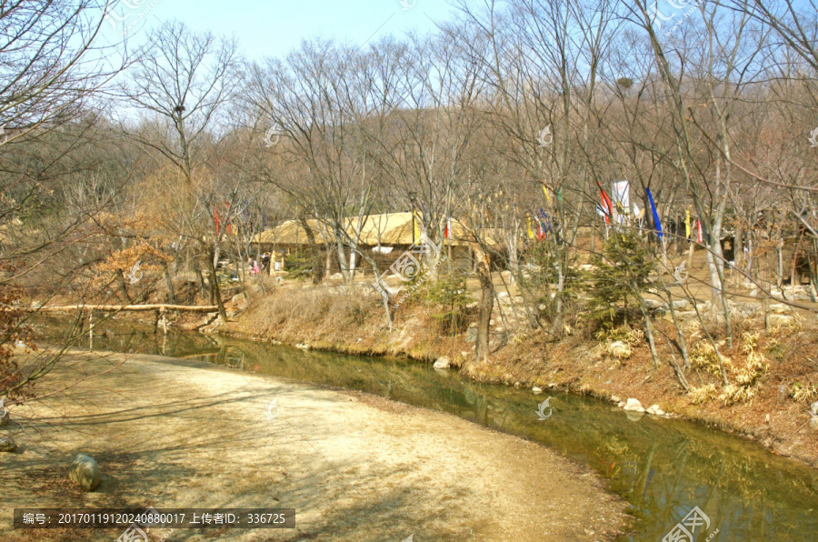 韩国民俗村,农户茅草房