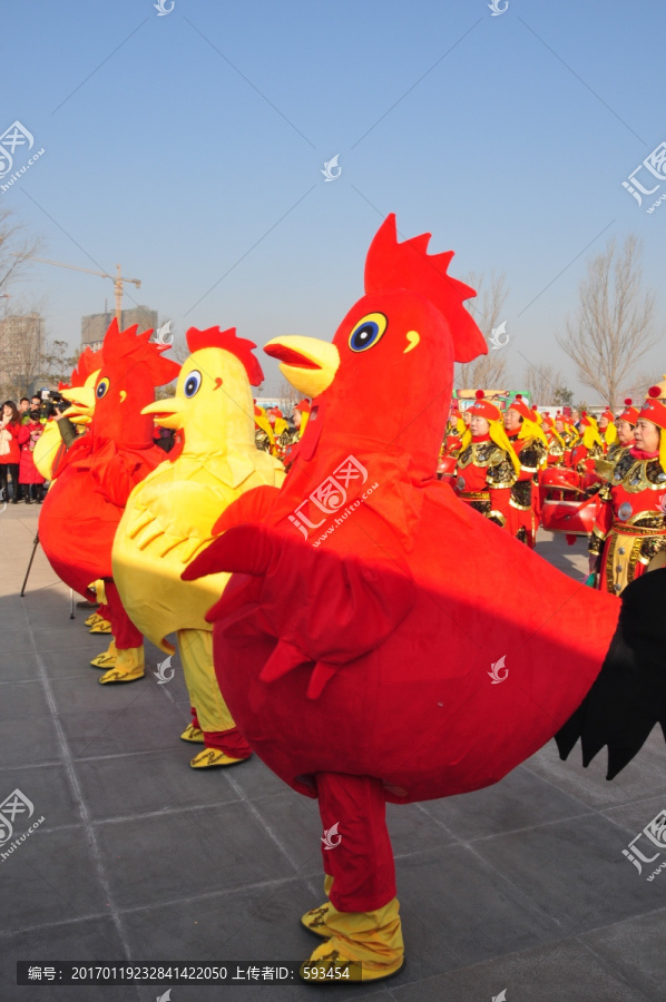 鸡年人偶
