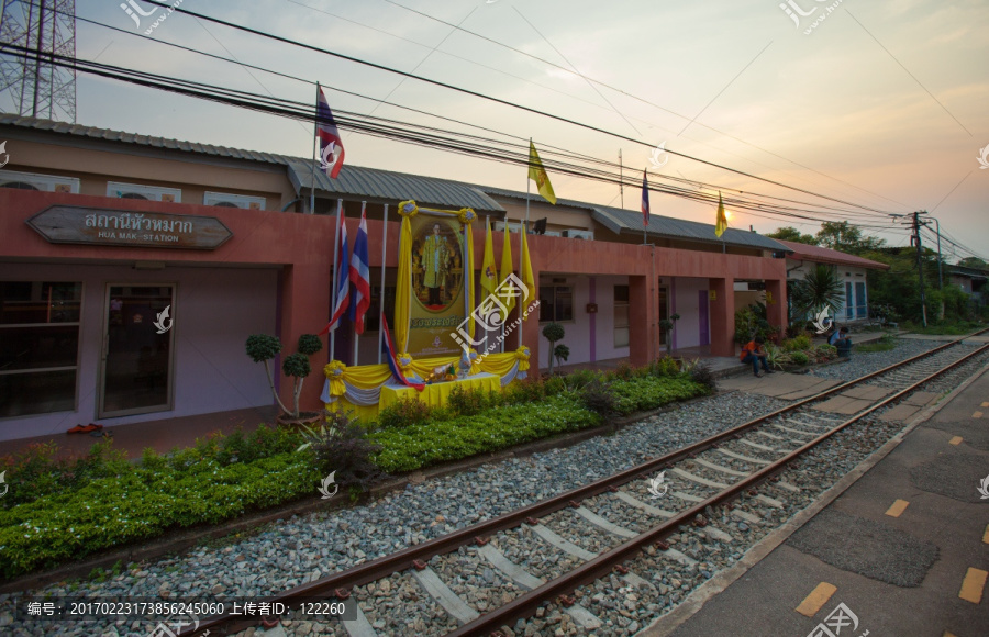 泰国火车站,泰皇画像,普密蓬