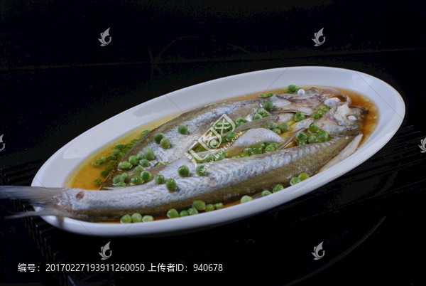 豌豆蒸长江鱼