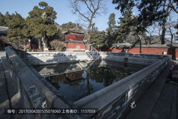 北京大觉寺,右放生池