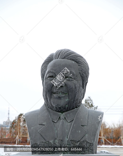那日松塑像