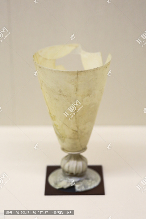 水晶杯,法国卢浮宫文物