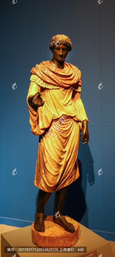 祭祀助手卡蜜尔石雕像,卡蜜尔