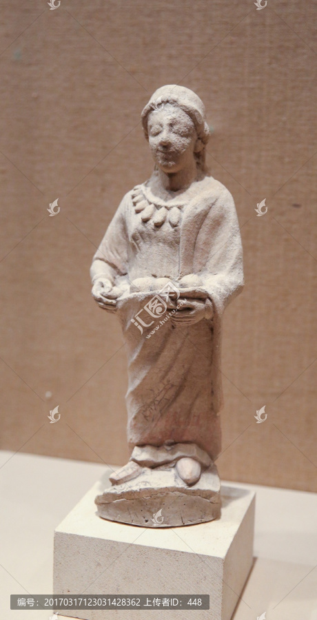 手捧果篮,少女石雕像,石灰石