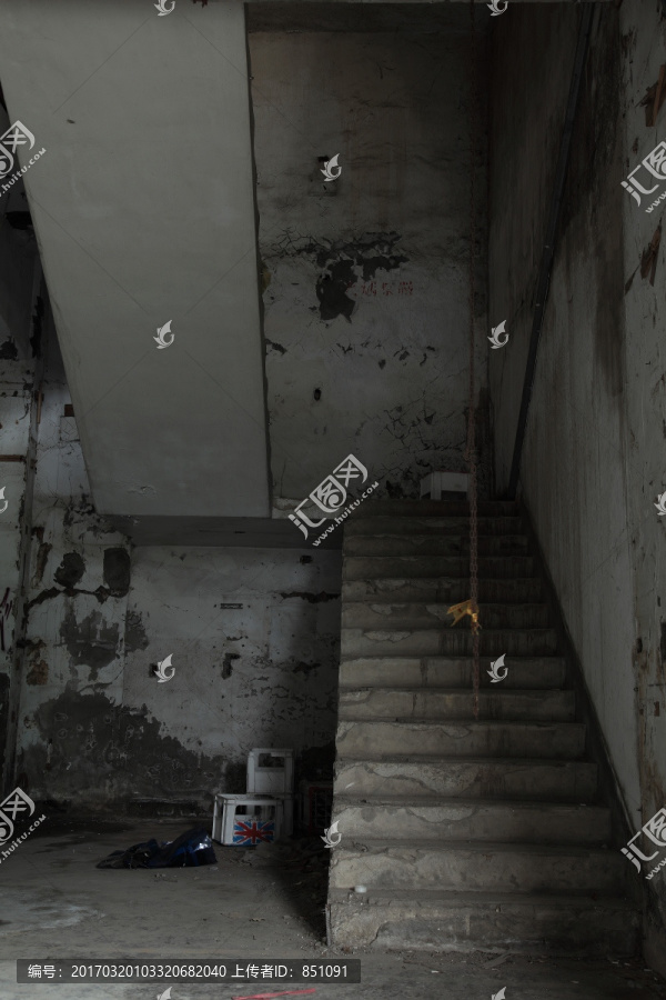 废弃楼梯