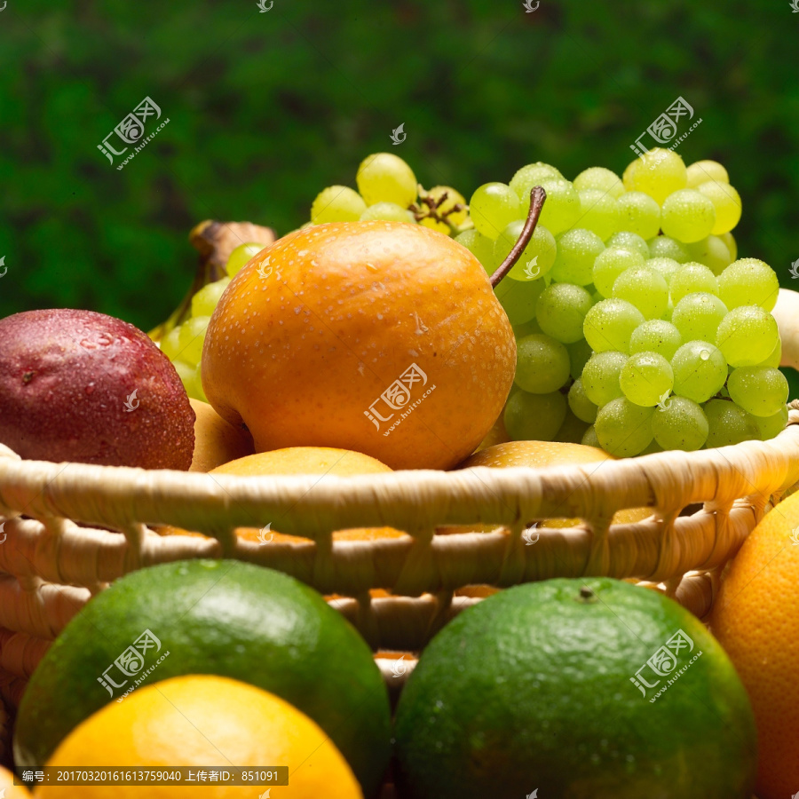 一堆水果