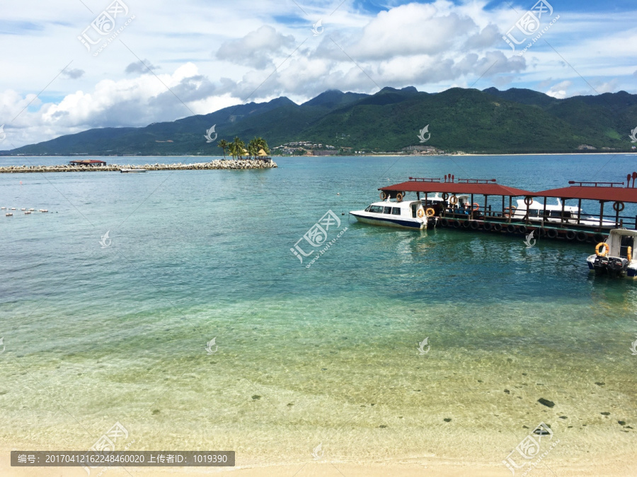 清澈透底的海水