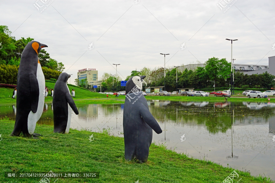 企鹅雕塑,路缘花境池塘水景
