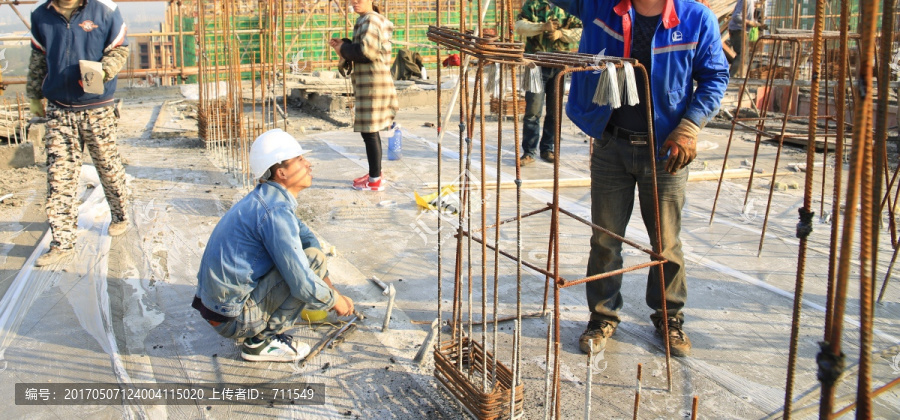 干活的建筑工人