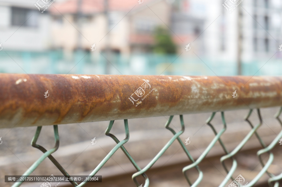 生锈的铁栏杆