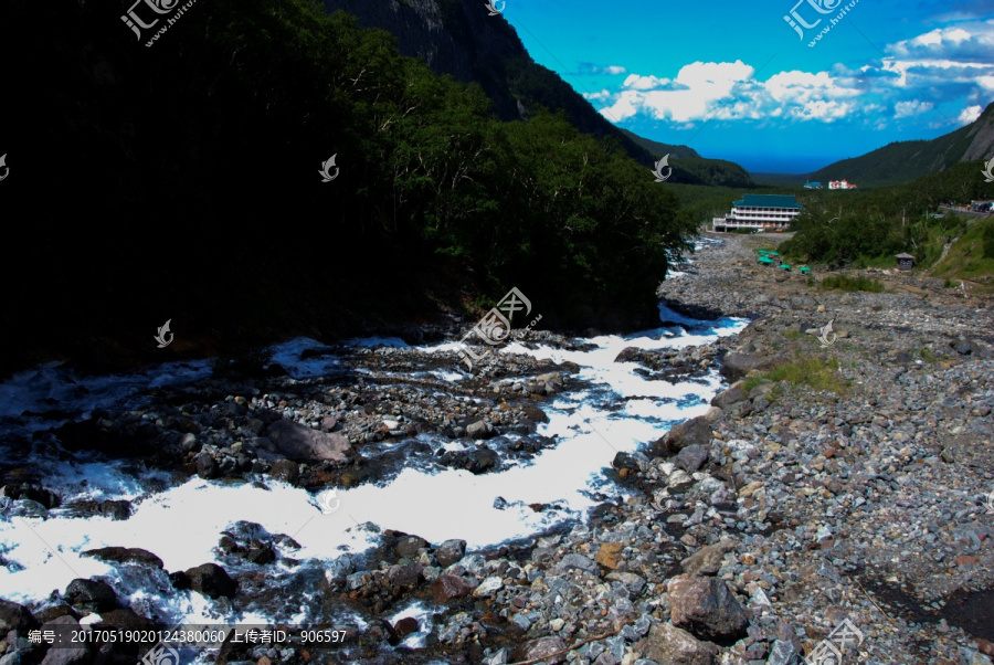 火山地表,溪流