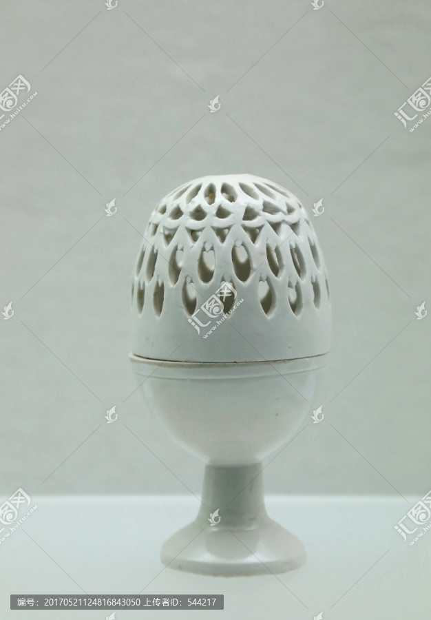 宋代的白瓷镂空熏炉