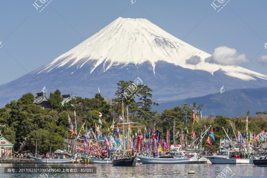 日本鱼船和富士山