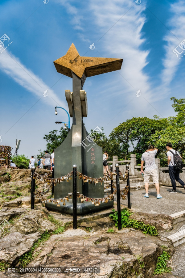 白云山摩星岭标志塔