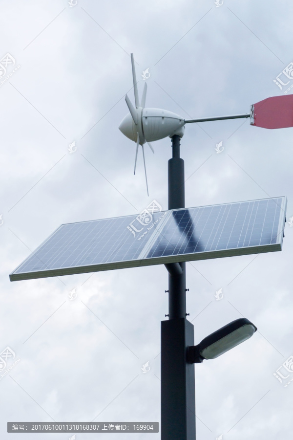 太阳能风力发电路灯